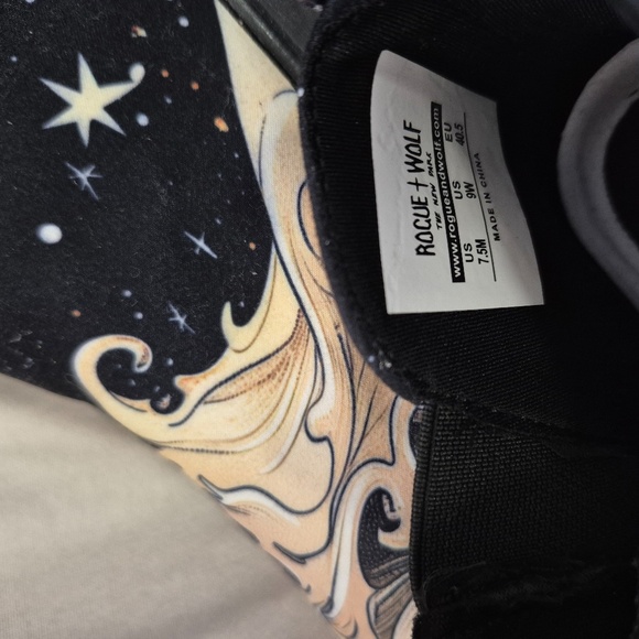 Rogue and Wolf (The New Dark) - Picture 2 of 9